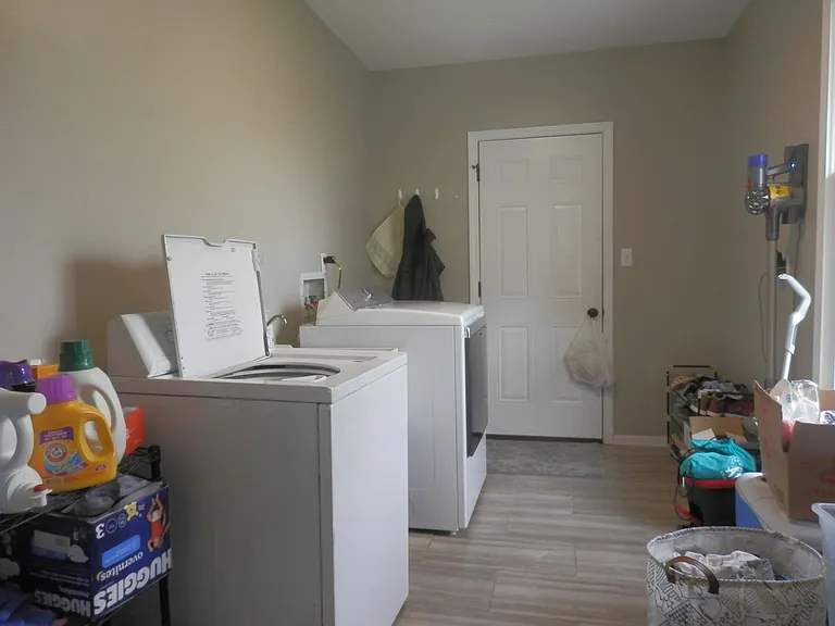 1510 Woodrail Ave — Photo 14