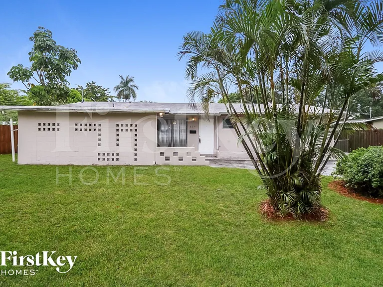 314 NW 49th Ave — Photo 1