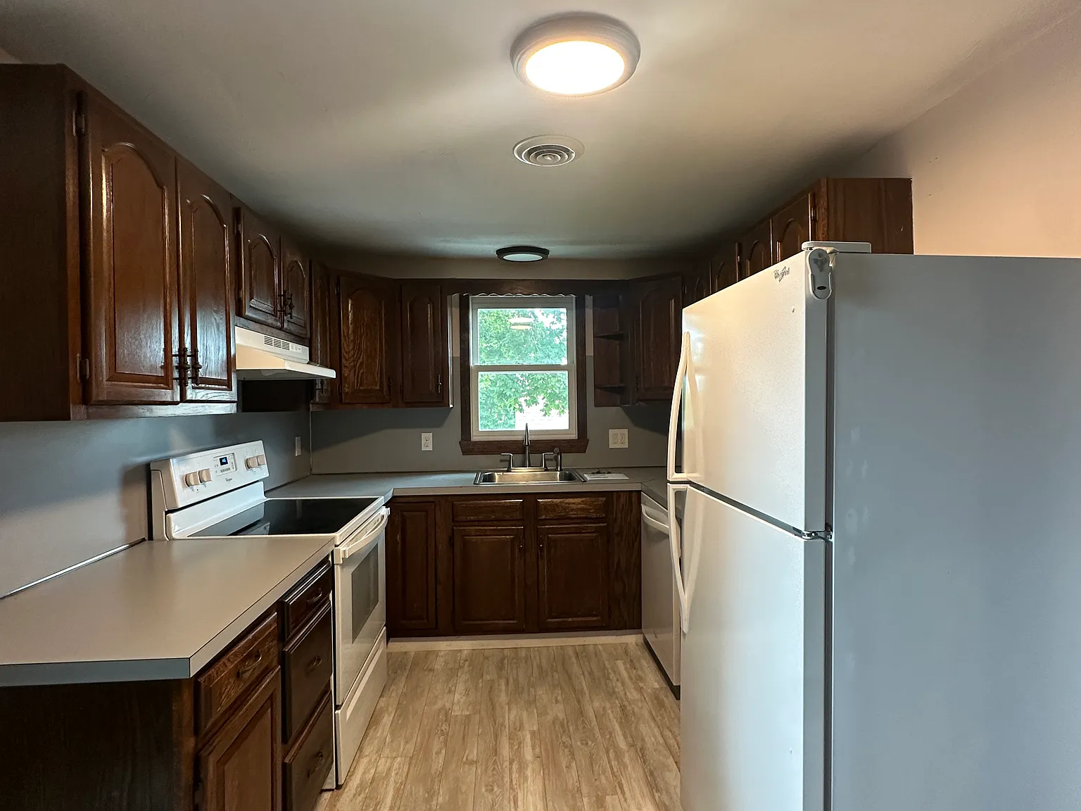2 bed, 1100 sqft, $2,250 — Photo 3