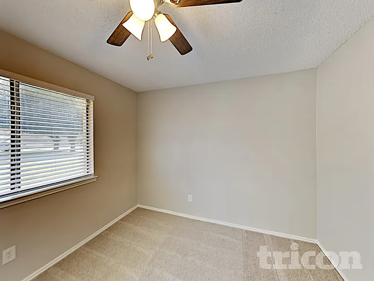 918 Elliott Dr — Photo 9