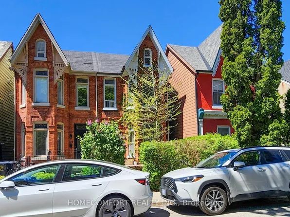 230 Robert St, Toronto, ON M5S 2K7