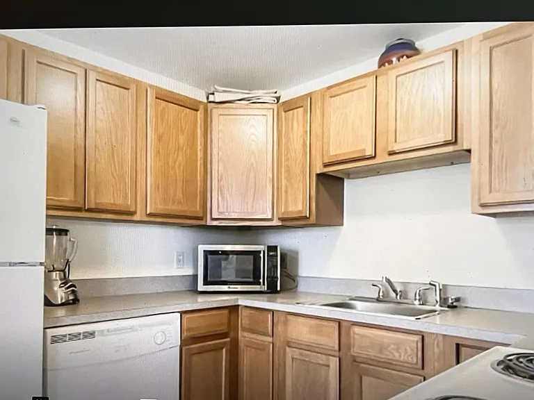72 Oceanside Dr #2 — Photo 8