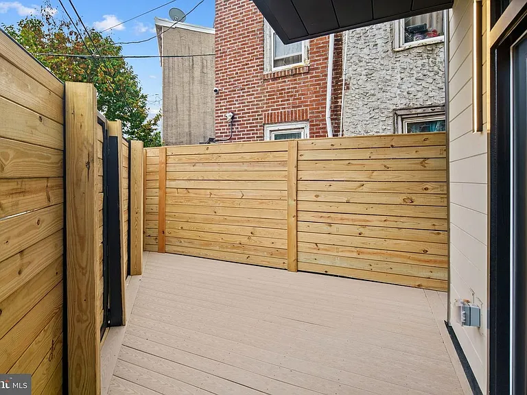 2403 Grays Ferry Ave — Photo 10