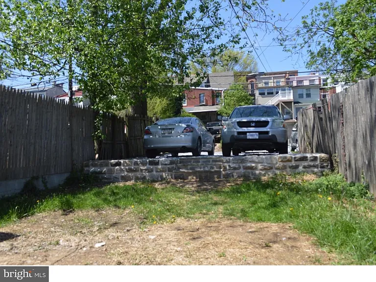 217 E Market St #1 — Photo 9