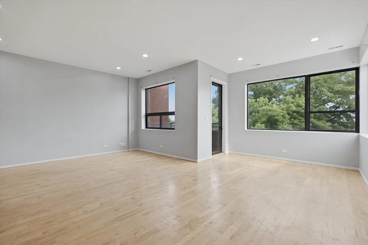 1649 W Cortland St — Photo 4