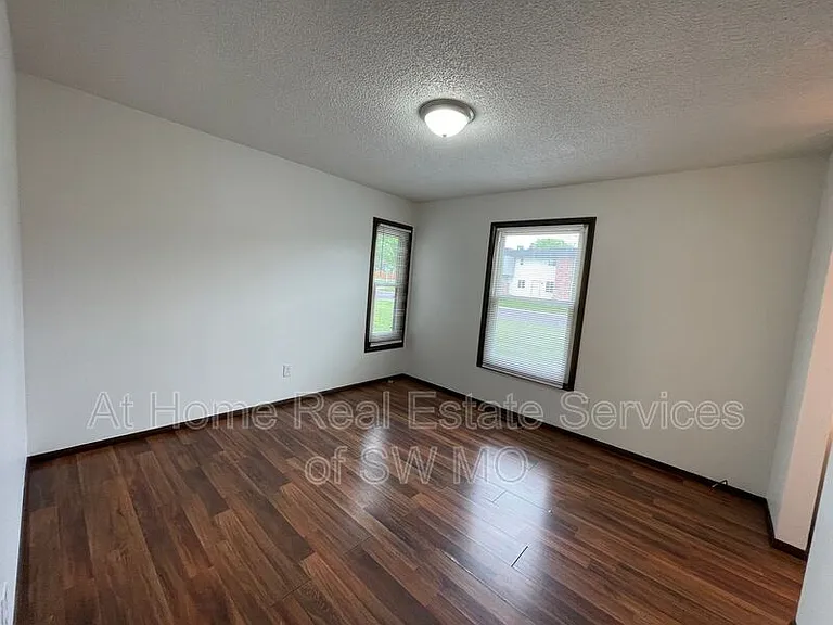 3356 E Whiteside St — Photo 8
