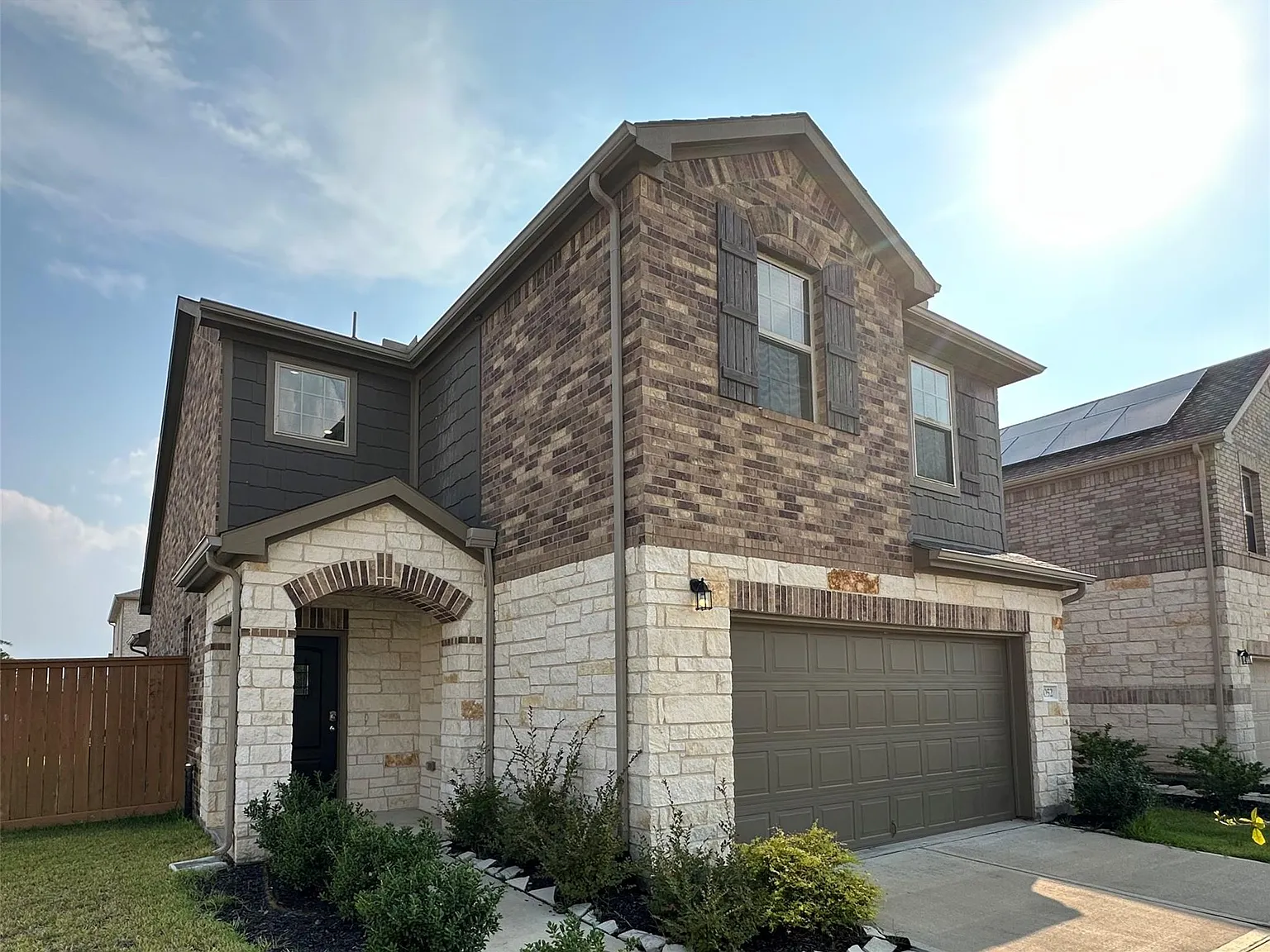 3 bed, 2.5 bath, 1892 sqft, $2,300 — Photo 1