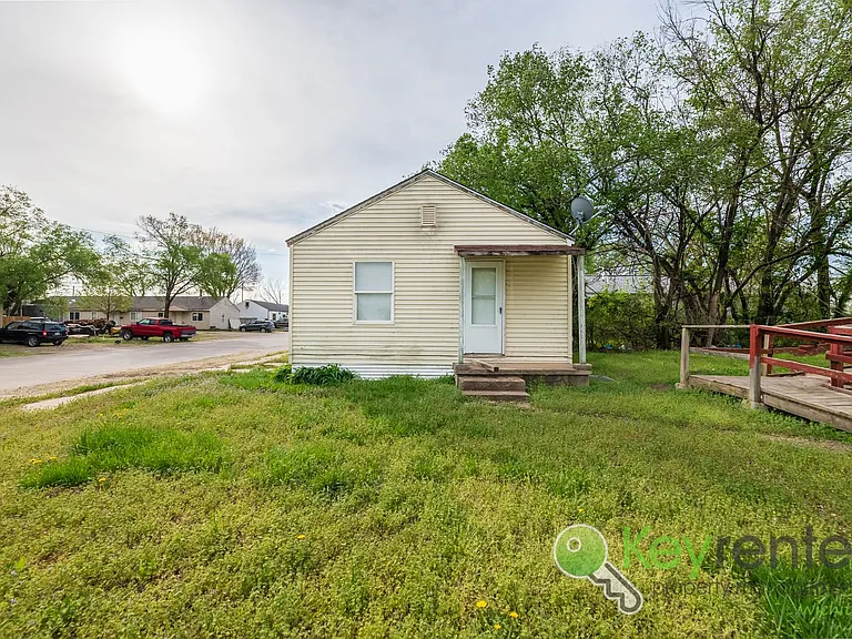 E Whitney Ln Duplex — Photo 4