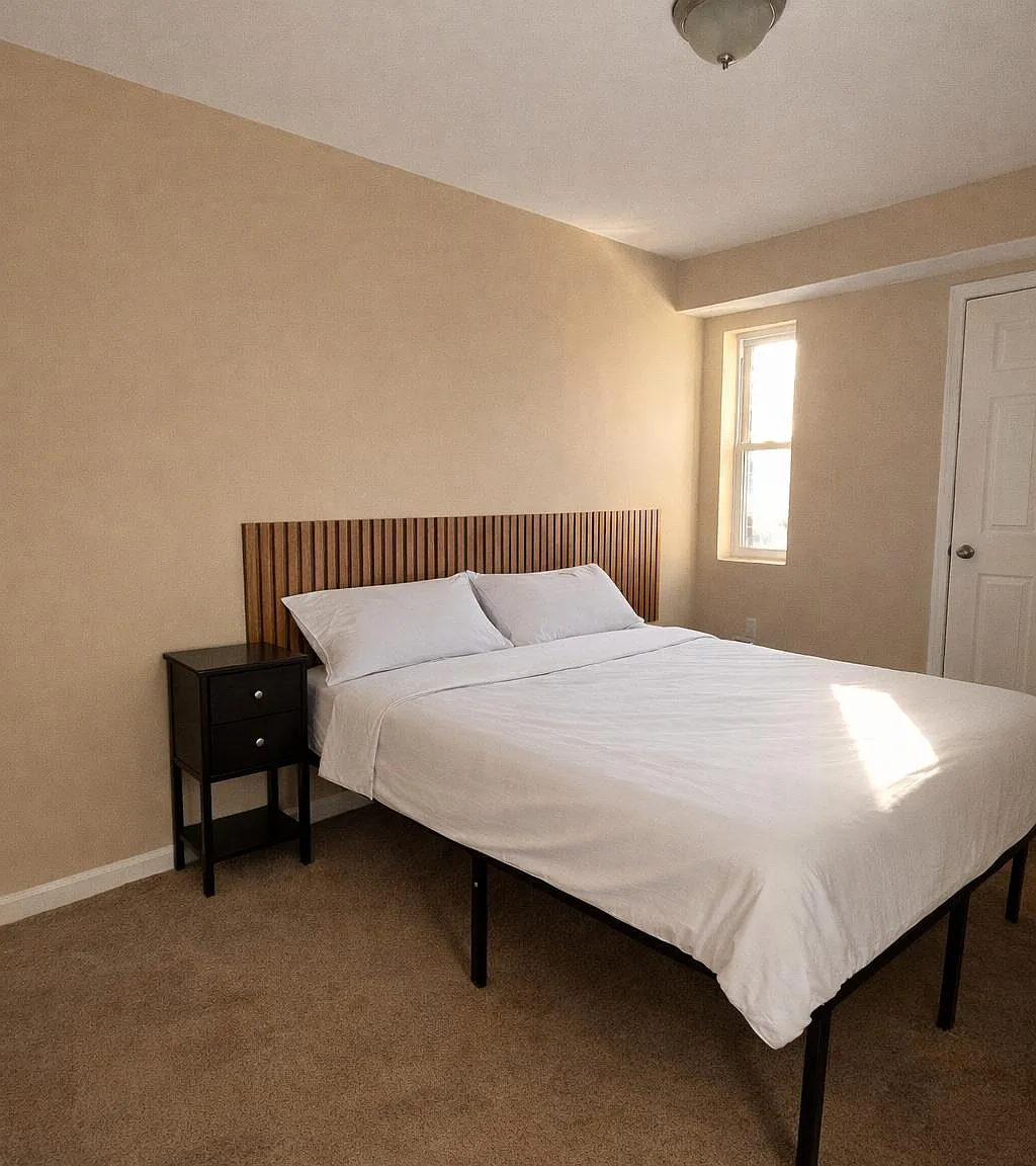 4 bed, 3.0 bath, 2555 sqft, $819 — Photo 1