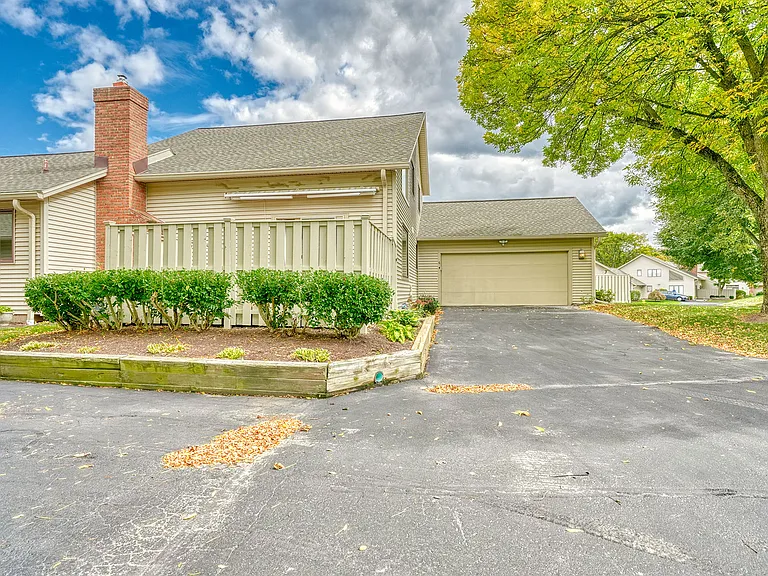 6 Greenwood Park — Photo 31