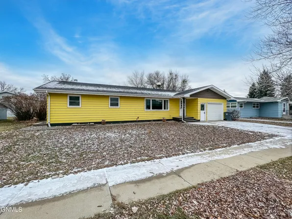 202 3rd Ave SE, Crosby, ND 58730