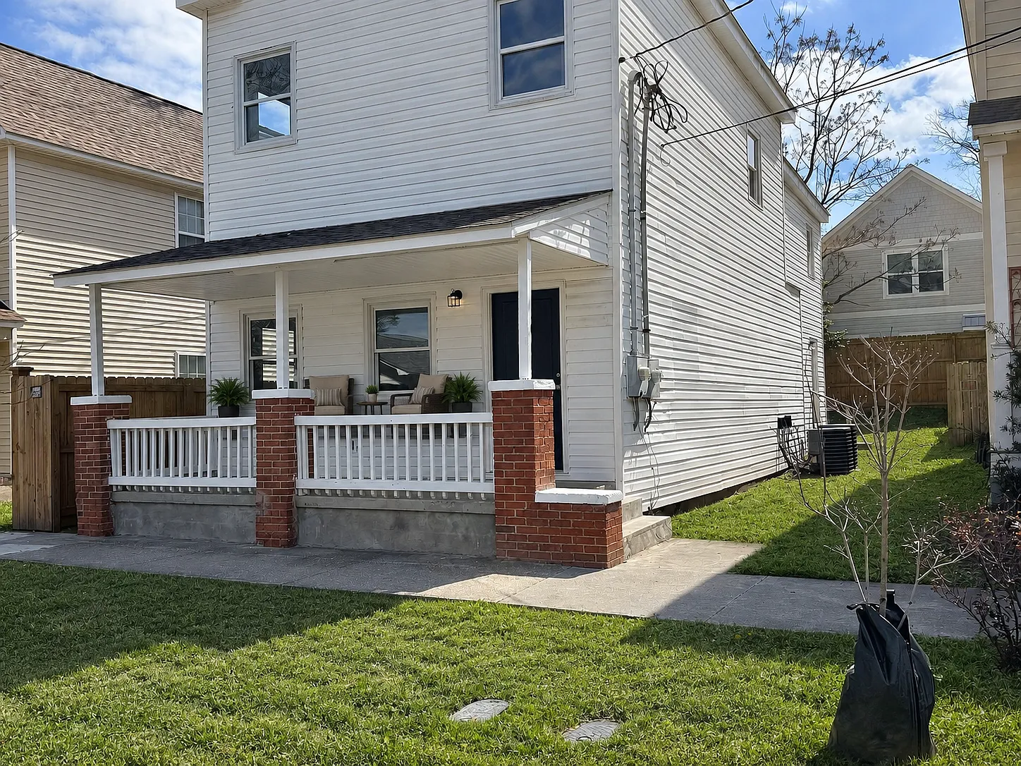 3 bed, 1000 sqft, $1,750 — Photo 2