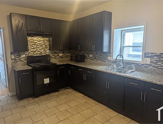 8242 S Sangamon St #1 — Photo 2