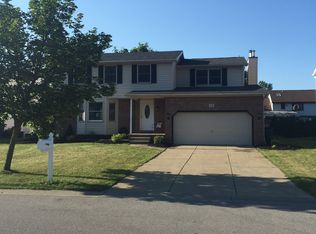 245 Rambling Rd, East Amherst, NY 14051