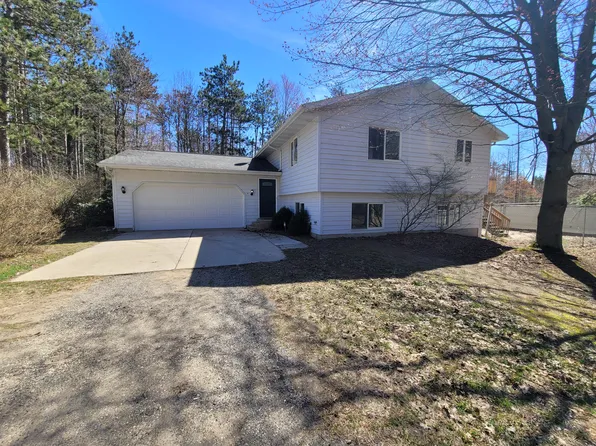 15882 Taylor St, West Olive, MI 49460