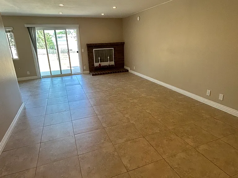 912 Redlen Ave — Photo 13