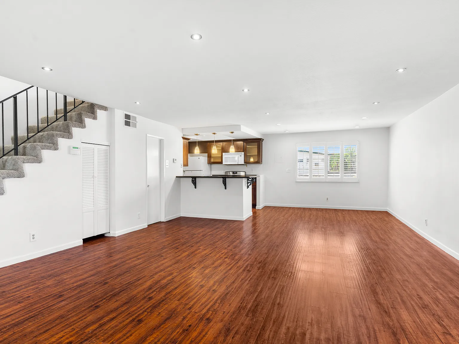2 bed, 2.5 bath, 1232 sqft, $3,000 — Photo 4