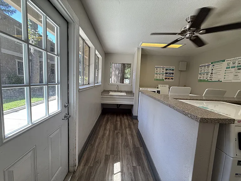 Shasta Terrace — Photo 26
