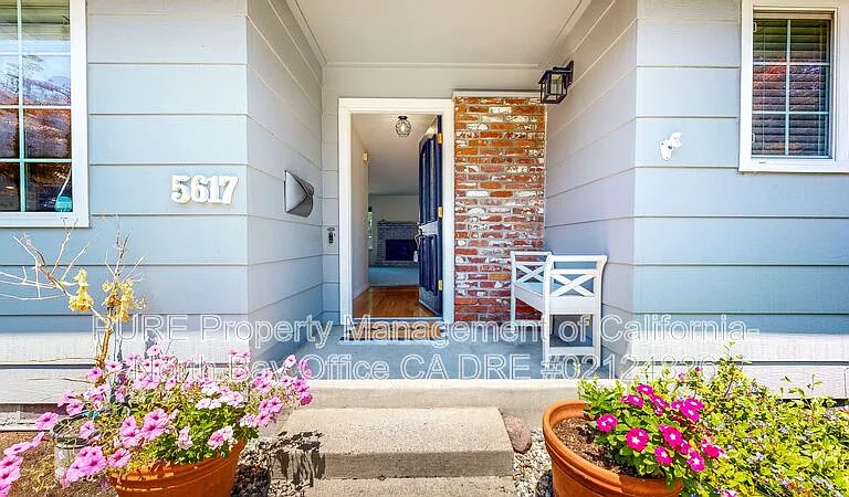 5617 Dupont Dr — Photo 2