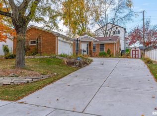 3812 N Thornwood Ave, Davenport, IA 52806