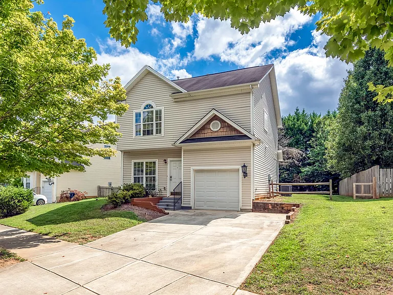 12414 Twelvetrees Ln — Photo 3