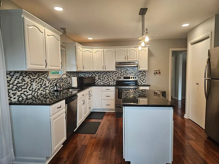 400 Spring Lea Dr — Photo 7