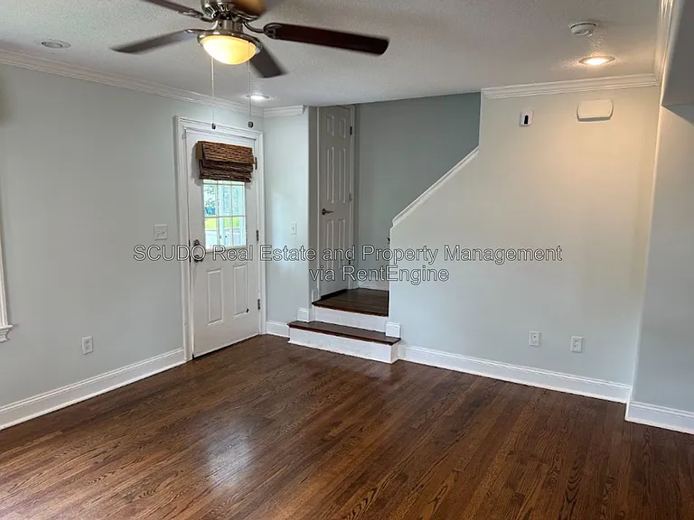 418 E 63rd Ter — Photo 2