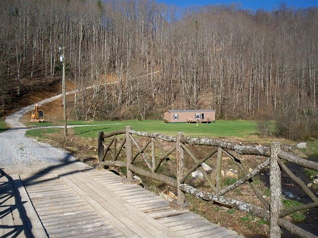 2nd image of 32 Licklog Rd