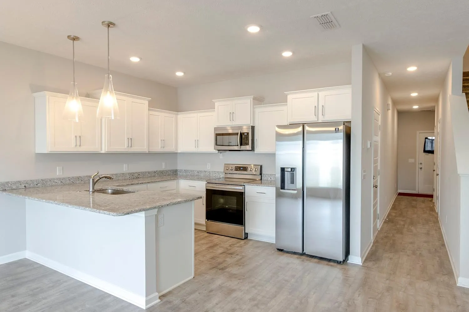 3 bed, 2.5 bath, 1621 sqft, $2,200 — Photo 2