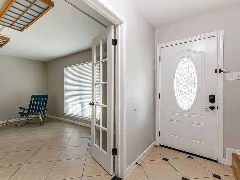 555 Patricia Dr — Photo 4