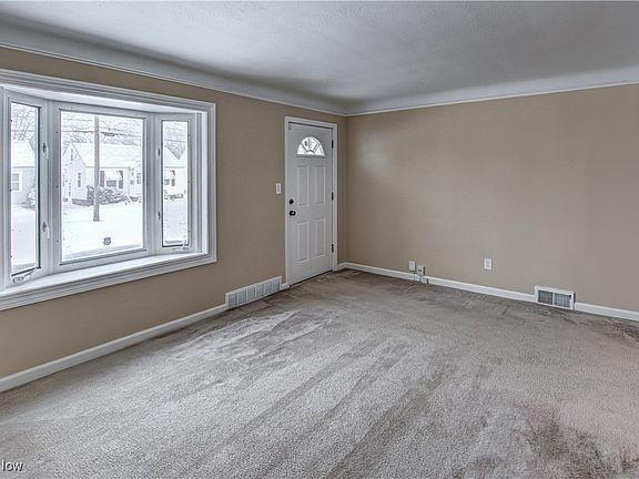 5th image of 1624 Douglas Rd