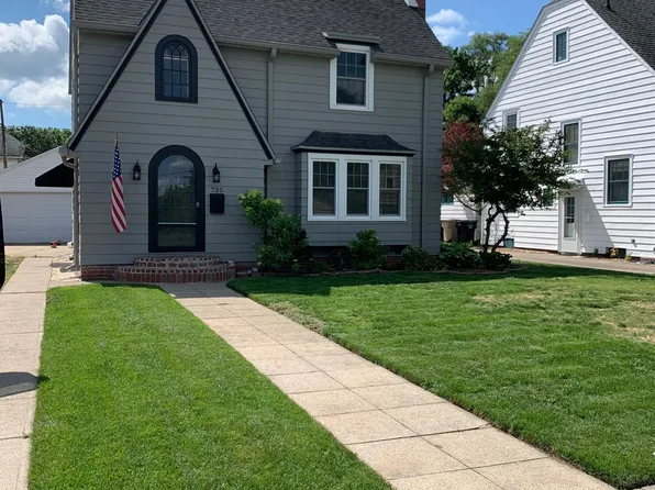 735 S Twyckenham Dr, South Bend, IN 46615