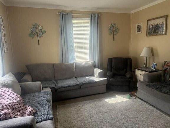 2nd image of 1074 W Grand Ave