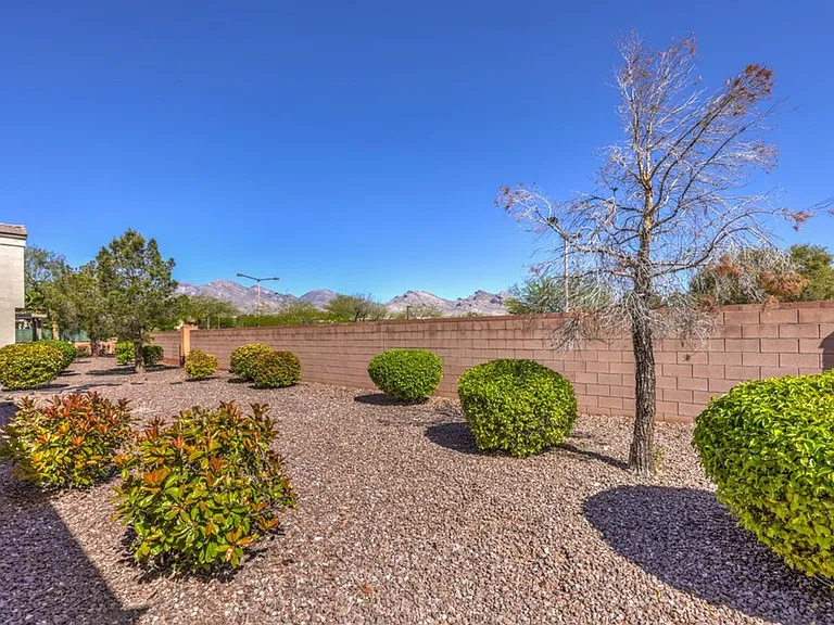 10540 Allthorn Ave — Photo 35