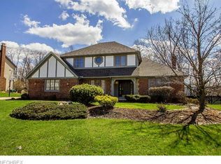 9511 Yvonne Dr, North Royalton, OH