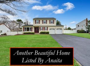 58 Ivanhoe Dr, Manalapan, NJ 07726