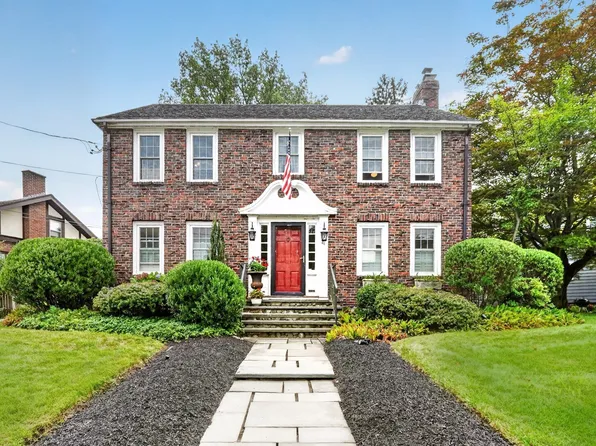 41 Hillcrest Ave, Melrose, MA 02176