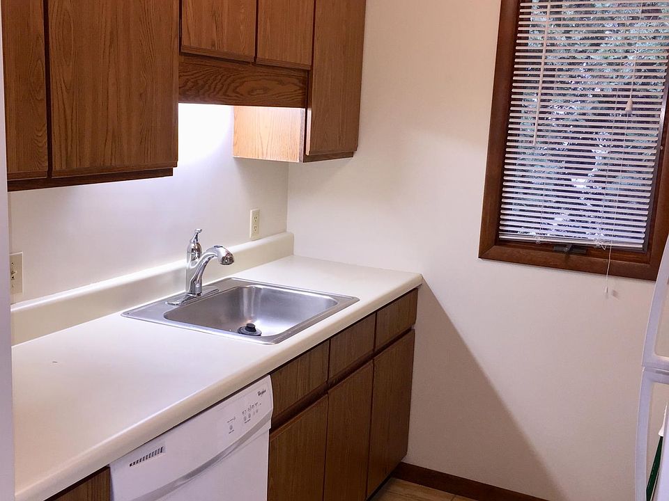 1st image of 605 Oakridge Ct