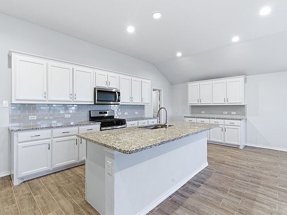 3rd image of 748 Ruellia St