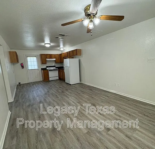 701 Miracle Ln #E — Photo 12