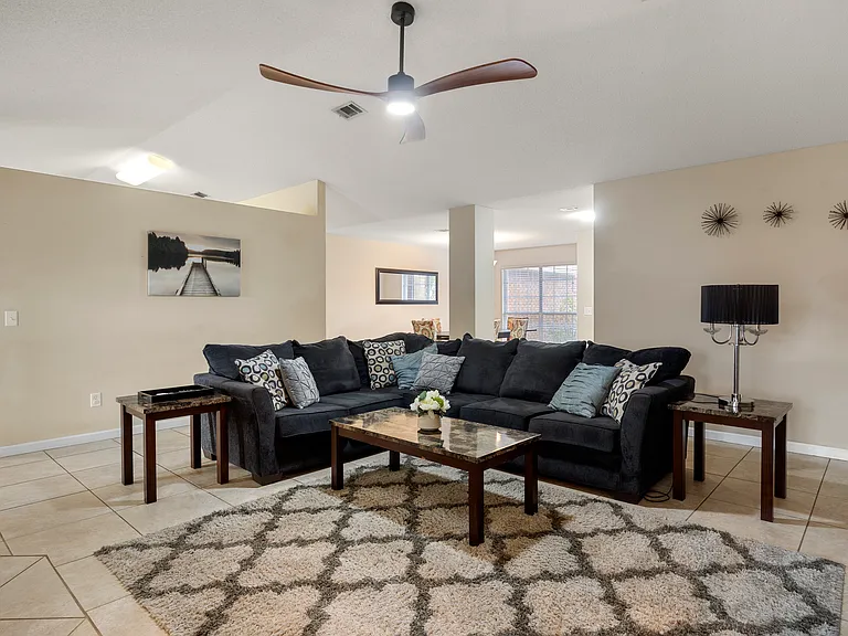 909 Catskill Ln — Photo 11