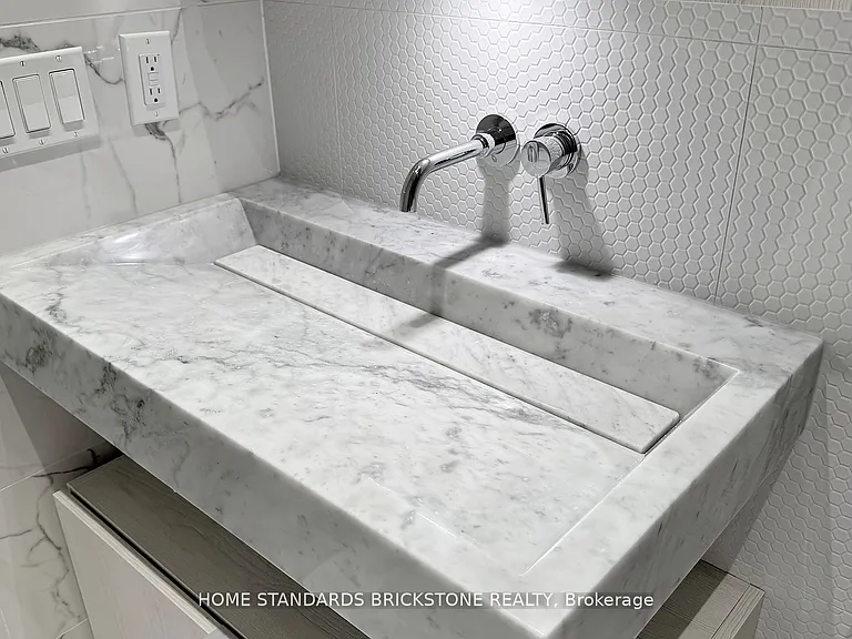 11 Yorkville Ave #6305 — Photo 14