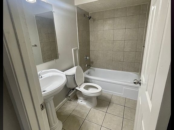 3rd image of 204 Marshall Ave APT 11