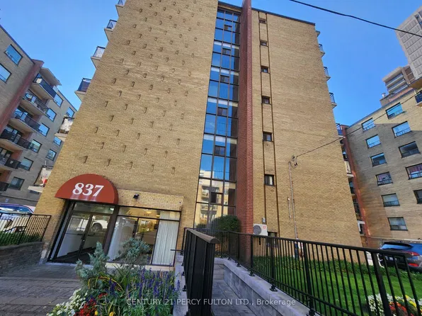 837 Roselawn Ave #102, Toronto, ON M6B 1B5