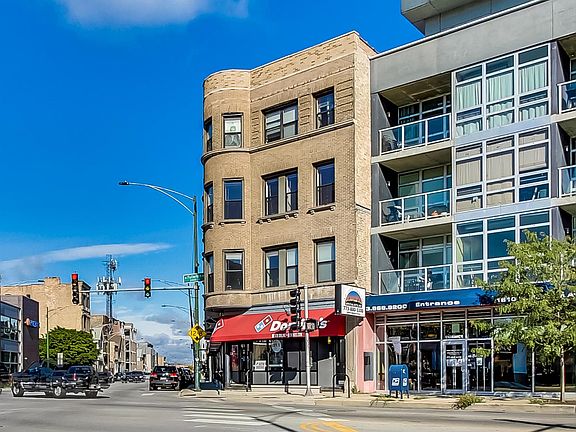 3rd image of 2409 N Clybourn Ave