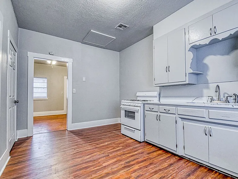 711 Jenkins Ave — Photo 11