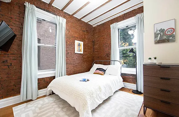 Rented by Safdie Realty Group | media 1