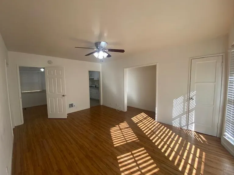 Cherokee Apartments — Photo 34