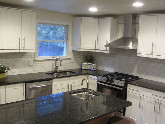 MAIN KITCHEN