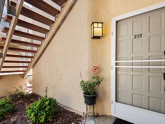 4th image of 23715 Del Monte Dr Unit 215